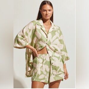 Poolside Paradiso Islander Slit Shorts